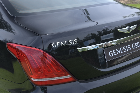 Genesis G90 - 04